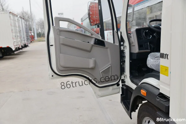 Sinotruk HOWO Tongshuai 2021 Model 150hp 4X2(6 wheels) 4.15m Single Row Van Light Truck (China VI) Cab (2) | 86Trucks