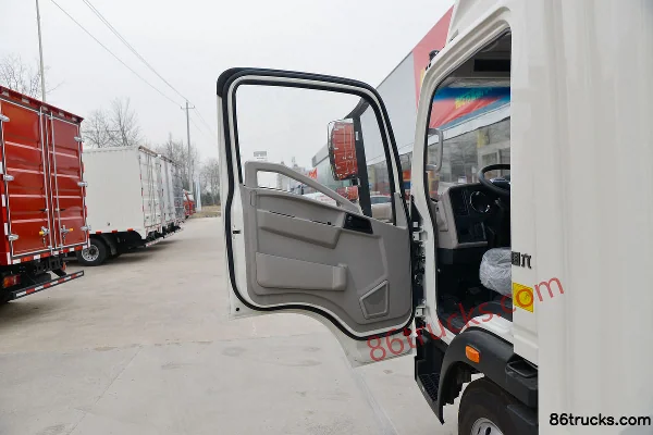 Sinotruk HOWO Tongshuai 2021 Model 150hp 4X2(6 wheels) 4.15m Single Row Van Light Truck (China VI) Cab (1) | 86Trucks