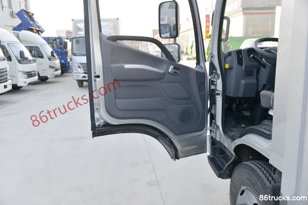 Foton Times Leading 5 131 hp 4X2(6 wheels) 4.14 m single-row enclosed light truck (China VI) Cab (2) | 86Trucks