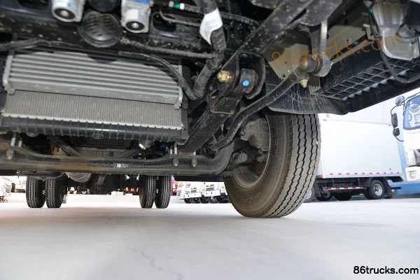 Foton Times Leading 5 131 hp 4X2(6 wheels) 4.14 m single-row enclosed light truck (China VI) Chassis (3) | 86Trucks