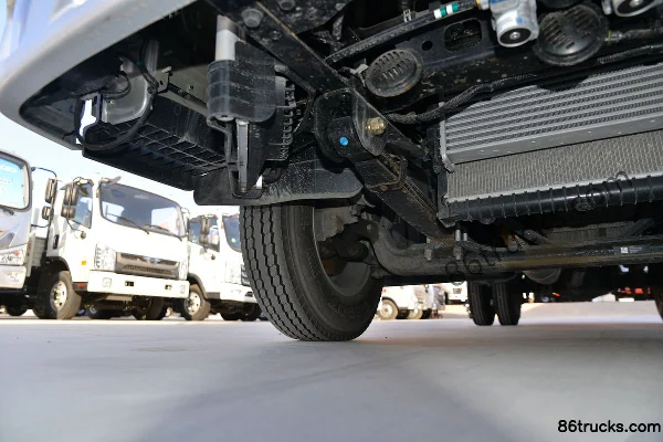 Foton Times Leading 5 131 hp 4X2(6 wheels) 4.14 m single-row enclosed light truck (China VI) Chassis (2) | 86Trucks