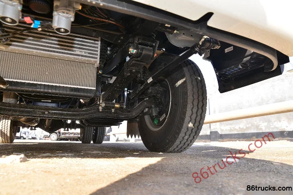 Sinotruk HOWO Hanjiang 150hp 4X2(6 wheels) 4.1m refrigerated truck Chassis (3) | 86Trucks
