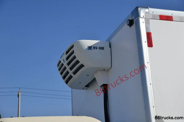 Sinotruk HOWO Hanjiang 150hp 4X2(6 wheels) 4.1m refrigerated truck Body (2) | 86Trucks