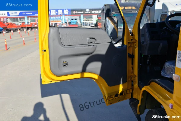 JMC Shunwei Narrow Body 143hp 4X2(6 wheels) 3.25m Double Row Flatbed Light Truck (China VI) (Hydraulic Brake) Cab (2) | 86Trucks