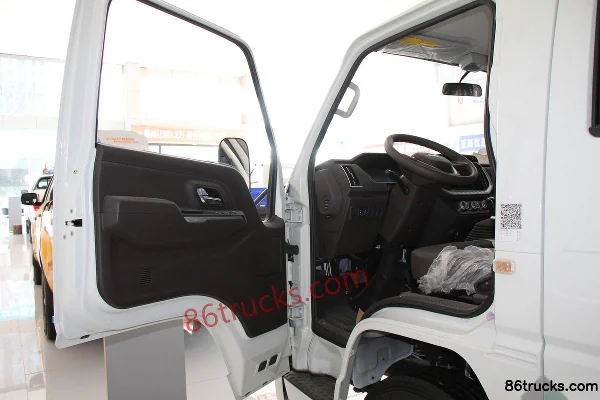 JMC New Shunda 116hp 4X2(6 wheels) 2.755m double-row flatbed light truck Cab (1) | 86Trucks