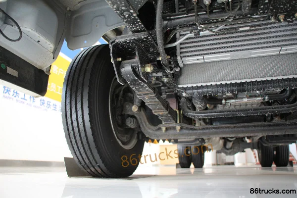 JMC New Shunda 116hp 4X2(6 wheels) 2.755m double-row flatbed light truck Chassis (2) | 86Trucks