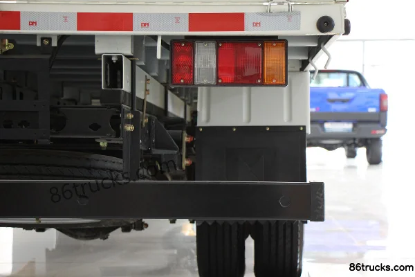 JMC New Shunda 116hp 4X2(6 wheels) 2.755m double-row flatbed light truck Body (3) | 86Trucks