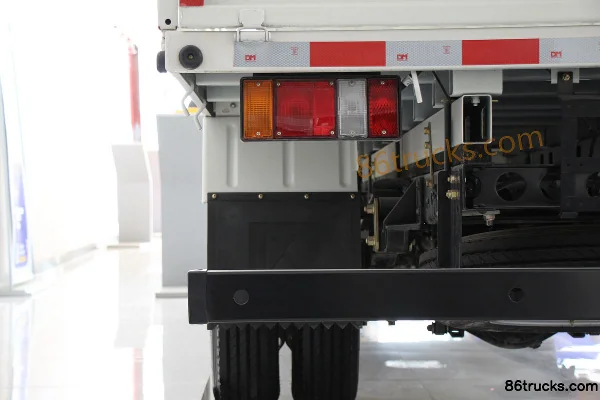 JMC New Shunda 116hp 4X2(6 wheels) 2.755m double-row flatbed light truck Body (2) | 86Trucks