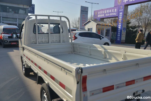 Foton Xiangling M1 Luxury Edition 1.6L 122 hp 4X2(6 wheels) gasoline 3.05m single-row flatbed micro truck (China VI) Body (2) | 86Trucks