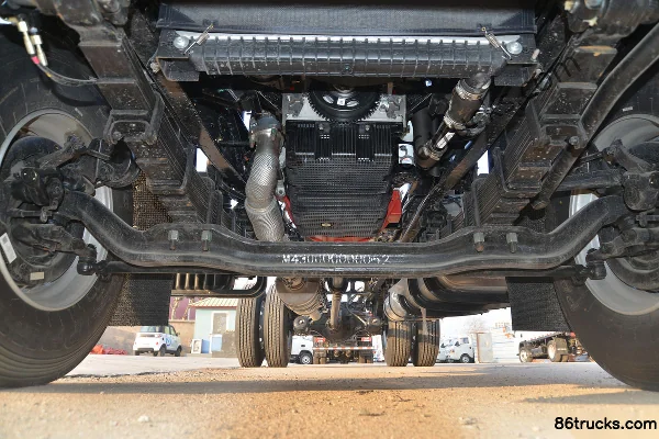 Foton Aoling Big Bee 210 hp 4X2(6 wheels) 6.1 m Single Row Wing Opening Box Cargo Truck Chassis (1) | 86Trucks