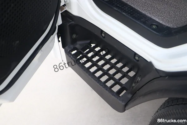 Dayun New Aopuli 129 hp 4X2(6 wheels) 4.05 m Single Row Flatbed Light Truck Cab (2) | 86Trucks