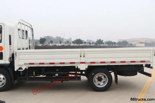 Dayun New Aopuli 129 hp 4X2(6 wheels) 4.05 m Single Row Flatbed Light Truck Body (2) | 86Trucks