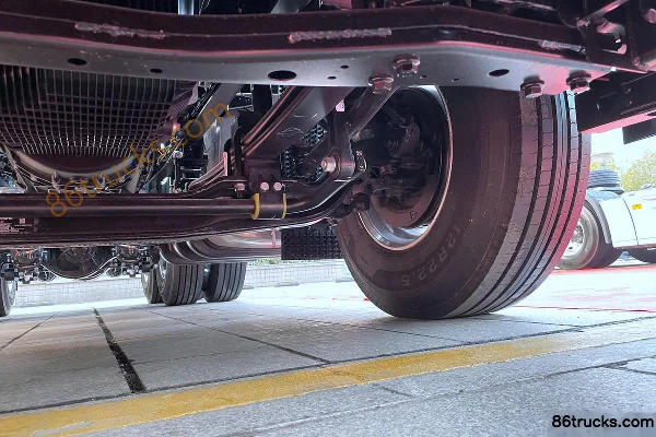 JAC Beyond Q7 Heavy Truck 560hp 6X4(10 wheels) AMT Automatic Tractor Truck (ZF) Chassis (3) | 86Trucks