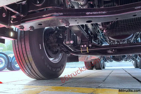 JAC Beyond Q7 Heavy Truck 560hp 6X4(10 wheels) AMT Automatic Tractor Truck (ZF) Chassis (2) | 86Trucks