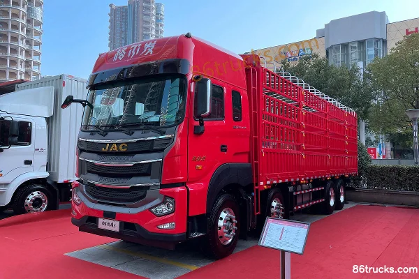 JAC Gallop A5W Heavy Truck Flagship Edition 490hp 8X4(12 wheels) 9.4m AMT Automatic Gearbox Stake Truck (China VI) Exterior (3) | 86Trucks