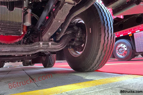JAC Gallop A5W Heavy Truck Flagship Edition 490hp 8X4(12 wheels) 9.4m AMT Automatic Gearbox Stake Truck (China VI) Chassis (3) | 86Trucks
