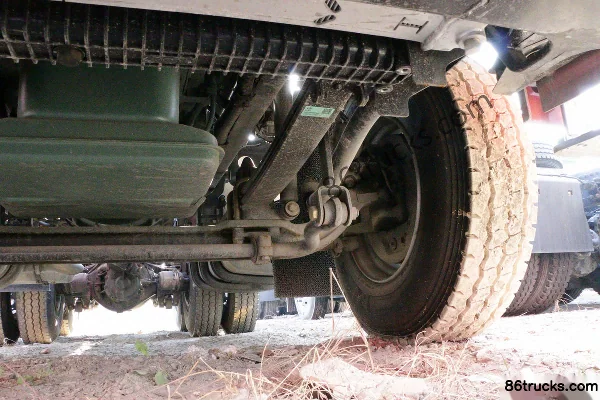 FAW Jiefang J6P poids lourd 420 ch 6X4(10 roues) tracteur routier (China VI) Châssis (3) | 86Trucks