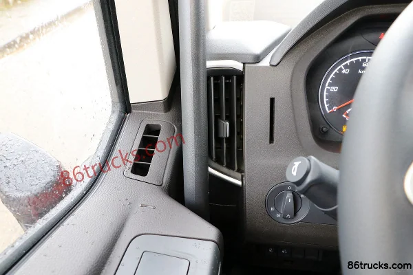 SAIC Hongyan Jiehu H6 Standard Load Poseidon Edition 400 hp 4X2(6 wheels) Tractor Truck (China VI) Cab (3) | 86Trucks