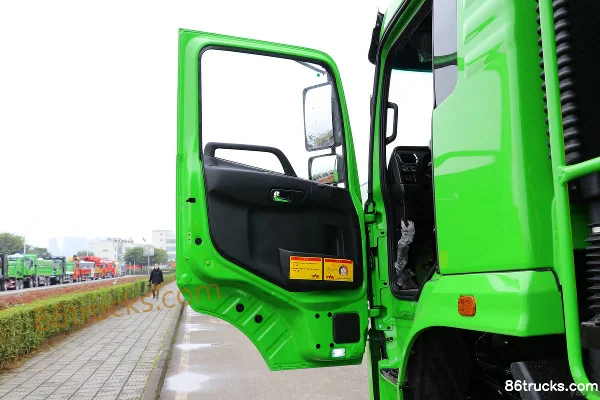 SAIC Hongyan Jiebao C6 240hp 4X2(6 wheels) 5.8m Dump Truck (China VI) Cab (1) | 86Trucks