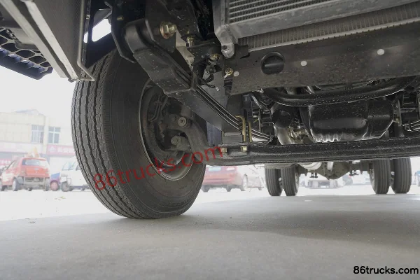 Qingling Isuzu 100P 120hp 4X2(6 wheels) 3.235m double-row flatbed light truck Chassis (2) | 86Trucks