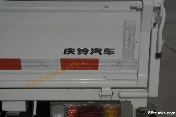 Qingling Isuzu 100P 120hp 4X2(6 wheels) 3.235m double-row flatbed light truck Body (3) | 86Trucks