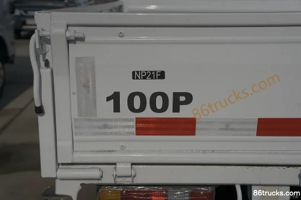 Qingling Isuzu 100P 120hp 4X2(6 wheels) 3.235m double-row flatbed light truck Body (2) | 86Trucks