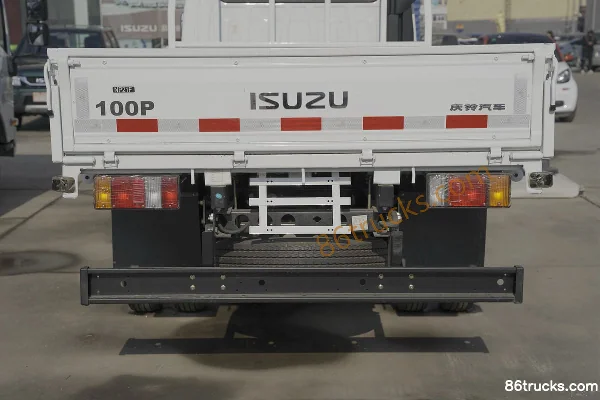 Qingling Isuzu 100P 120hp 4X2(6 wheels) 3.235m double-row flatbed light truck Body (1) | 86Trucks