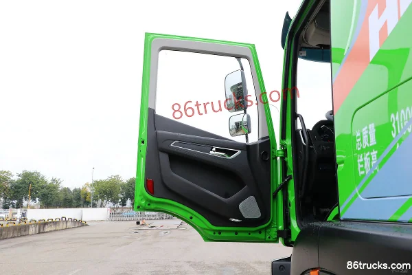 SAIC Hongyan Jiehu H6 360 hp 8X4(12 wheels) 5.6m Dump Truck (China VI) Cab (1) | 86Trucks