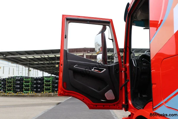 SAIC Hongyan Jiebao Standard Load Edition 245hp 6X2(8 wheels) 9.8m Stake Cargo Truck Cab (1) | 86Trucks