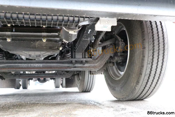 SAIC Hongyan Jiebao Standard Load Edition 245hp 6X2(8 wheels) 9.8m Stake Cargo Truck Chassis (3) | 86Trucks