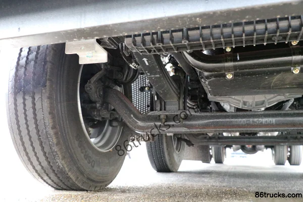 SAIC Hongyan Jiebao Standard Load Edition 245hp 6X2(8 wheels) 9.8m Stake Cargo Truck Chassis (2) | 86Trucks