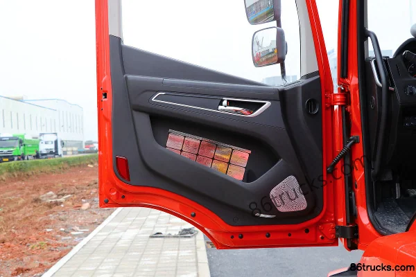 SAIC Hongyan Jiehu H6 350 hp 8X4(12 wheels) Truck-mounted Crane Cab (3) | 86Trucks