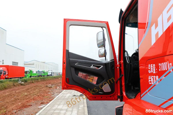 SAIC Hongyan Jiehu H6 350 hp 8X4(12 wheels) Truck-mounted Crane Cab (1) | 86Trucks