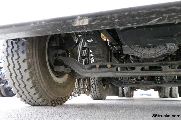 SAIC Hongyan Jiehu H6 350 hp 8X4(12 wheels) Truck-mounted Crane Chassis (2) | 86Trucks