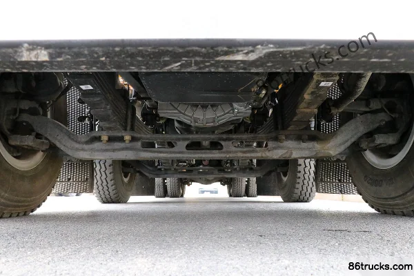 SAIC Hongyan Jiehu H6 350 hp 8X4(12 wheels) Truck-mounted Crane Chassis (1) | 86Trucks