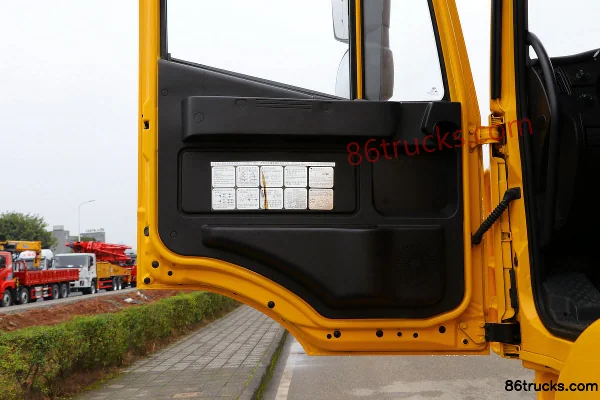 SAIC Hongyan Genlyon C6 330 hp 4X2(6 wheels) wrecker (Yuehai brand) Cab (2) | 86Trucks