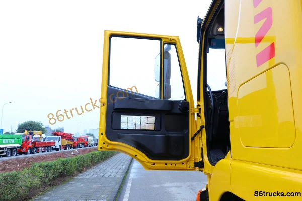 SAIC Hongyan Genlyon C6 330 hp 4X2(6 wheels) wrecker (Yuehai brand) Cab (1) | 86Trucks