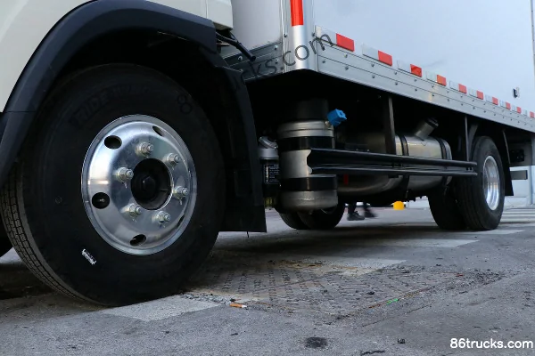 FAW Jiefang Lantu 4.5T 4.16m Single Row Hybrid Box Truck 4X2(6 wheels) Chassis (1) | 86Trucks