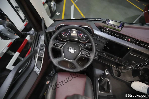 FAW Jiefang New J6P Heavy Truck Pilot Edition 3.0 460 hp 8X4(12 wheels) Refrigerated Truck (China VI) (CA5320XLCP66K24L7T4E6) Cab (3) | 86Tr