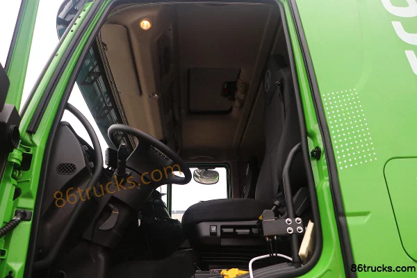 SAIC Hongyan Genlyon C6 Heavy Load Edition 390hp 6X4(10 wheels) 5.4m dump truck (China VI) Cab (3) | 86Trucks