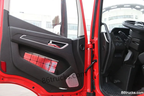 SAIC Hongyan Jiebao H6 Standard Load Edition 190 hp 4X2(6 wheels) 9.6m Van Cargo Truck (China VI) Cab (1) | 86Trucks