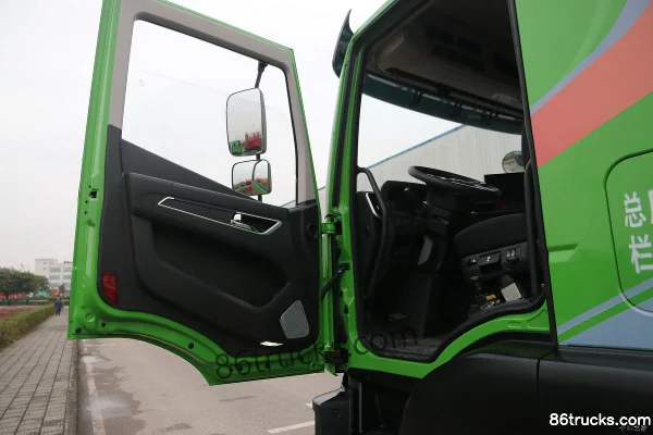 SAIC Hongyan JieHu H6 Standard Load Edition 350 hp 8X4(12 wheels) 5.8m Dump Truck Cab (1) | 86Trucks