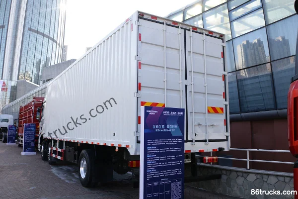 Sinotruk HOWO MAX 350 hp 6X2(8 wheels) 9.6m Box Cargo Truck (China VI) (9-speed) Exterior (3) | 86Trucks