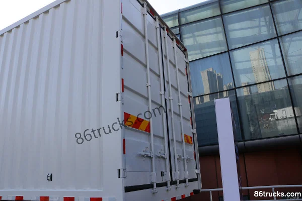 Sinotruk HOWO MAX 350 hp 6X2(8 wheels) 9.6m Box Cargo Truck (China VI) (9-speed) Body (3) | 86Trucks