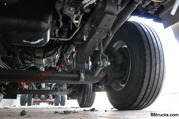 Sinotruk HOWO MAX 350 hp 6X2(8 wheels) 9.6m Box Cargo Truck (China VI) (9-speed) Chassis (3) | 86Trucks