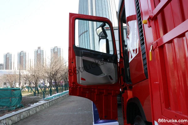 Sinotruk HOWO MAX, 490 ch, 8X4(12 roues) , camion porteur à ridelles et grille à cabine demi-avancée de 9,55 m (China VI) (1) | 86Trucks