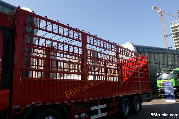 Sinotruk HOWO MAX, 490 ch, 8X4(12 roues) , camion porteur à ridelles et grille à cabine demi-avancée de 9,55 m (China VI) Carrosserie (1)