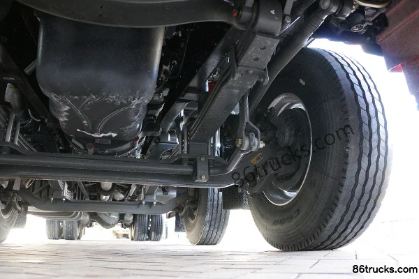 Sinotruk HOWO MAX, 490 ch, 8X4(12 roues) , camion porteur à ridelles et grille à cabine demi-avancée de 9,55 m (China VI) Châssis (3) | 86Tr