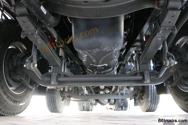 Sinotruk HOWO MAX, 490 ch, 8X4(12 roues) , camion porteur à ridelles et grille à cabine demi-avancée de 9,55 m (China VI) Châssis (1) | 86Tr