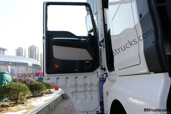 Sinotruk Sitrak G7 Heavy Truck 270 hp 4X2(6 wheels) 6.75 m Flatbed Cargo Truck (China VI) (Sinotruk 8-Speed) Cab (1) | 86Trucks